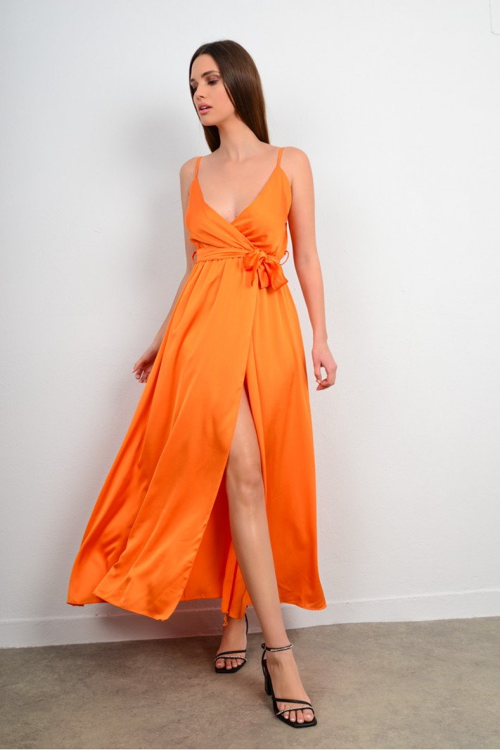 Φόρεμα μακρύ σατέν κρουαζέ με ζώνη πορτοκαλί